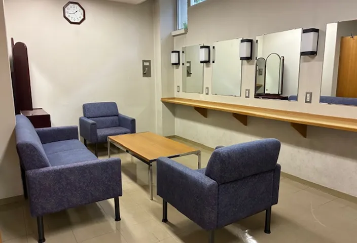 楽屋（洋）/ 楽屋（和）