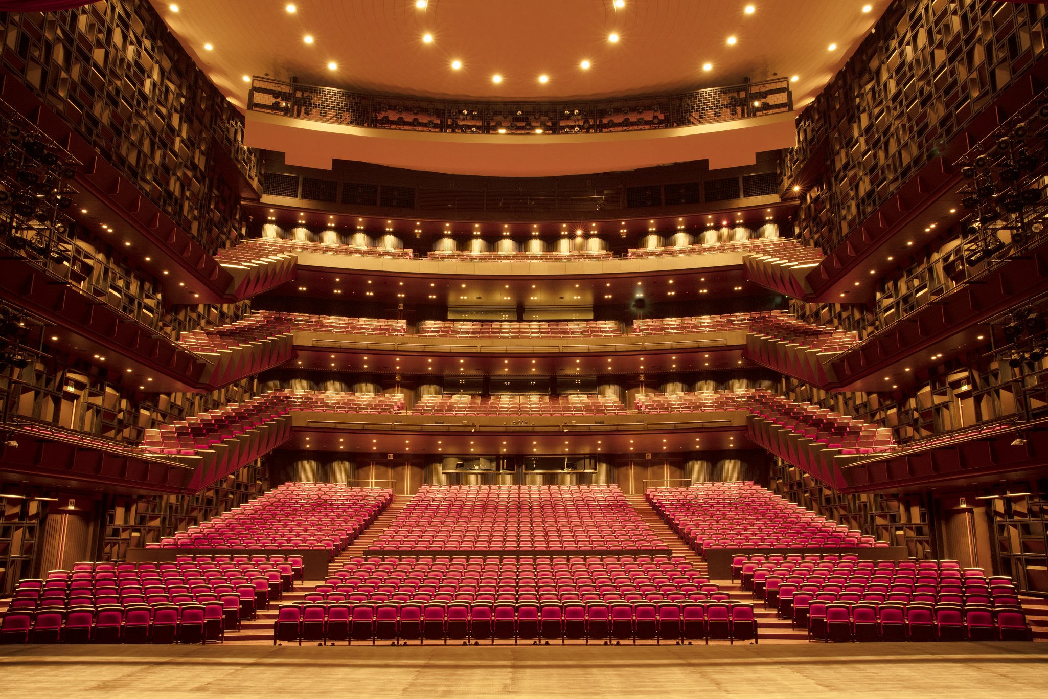 フェニーチェ堺　”体験ツアー”　　　　　　　　　～見せます！！ホールのウラガワ～