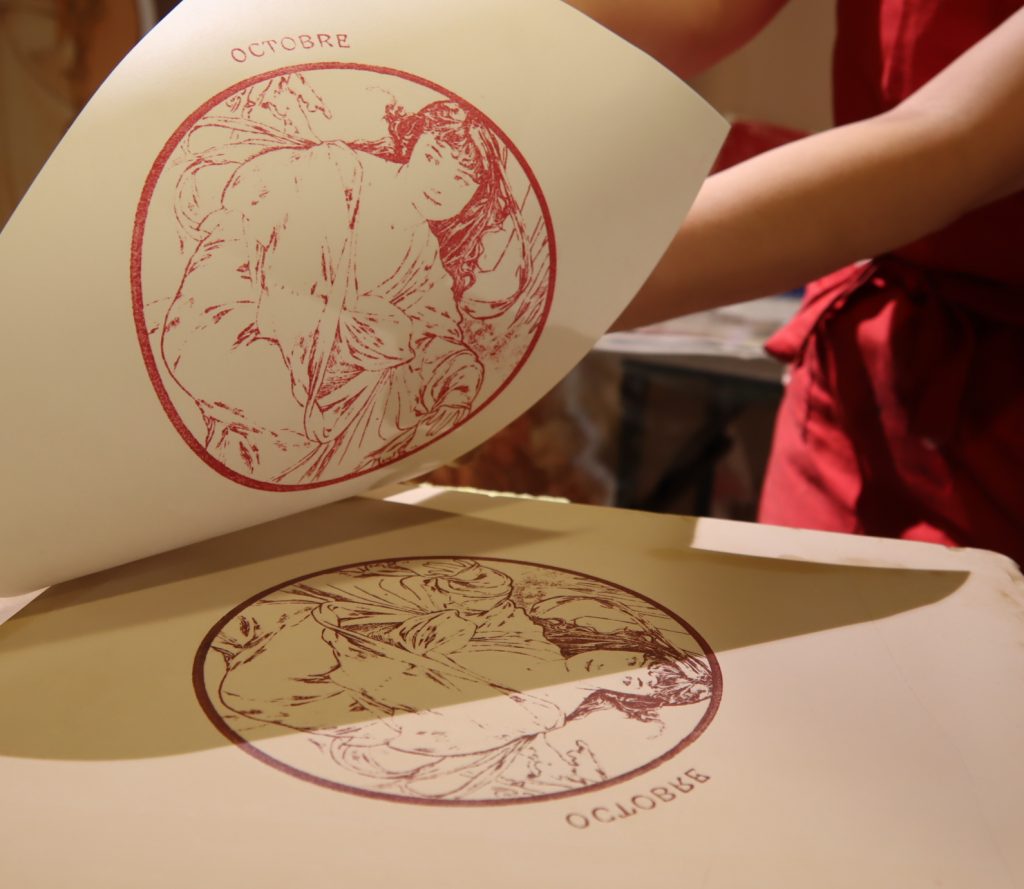 【10月開催】どなたでも！「リトプレス機でミュシャを刷ってみよう！」