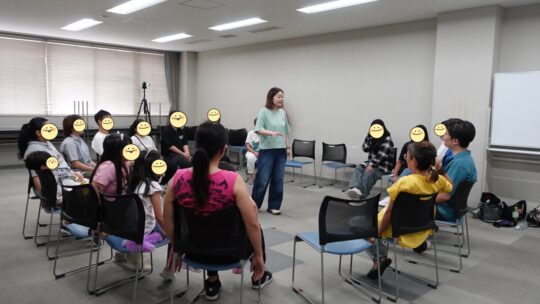 こども食堂での演劇ワークショップ（アーティスト：大熊ねこ）