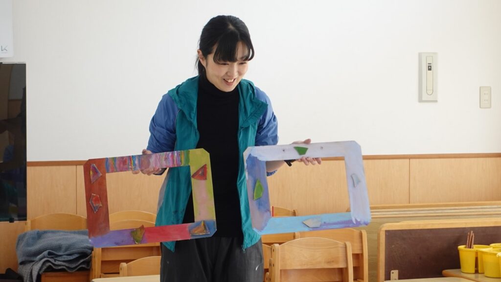 ダンボール板で額縁を作ろう