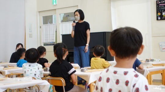 葉っぱのお皿をつくろう