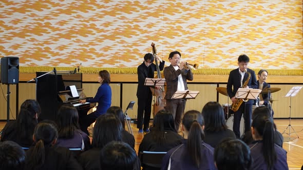 ジャズを聴いて、みんなでセッション♪