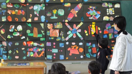 日常に潜むかたちでつくる、ステンドガラス模様