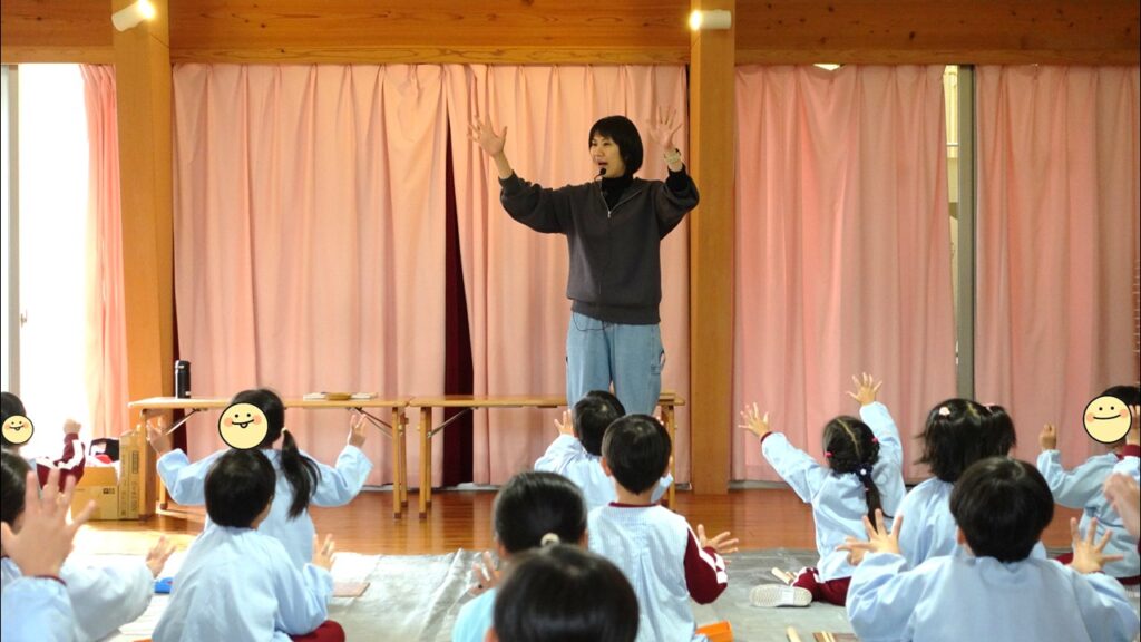 葉っぱでお皿づくり