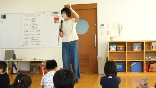 葉っぱのお皿をつくろう！