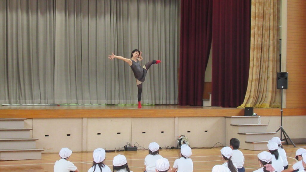 ANTIBODIES Collective「LIMINAL」 Showing x ダンス体験 WS