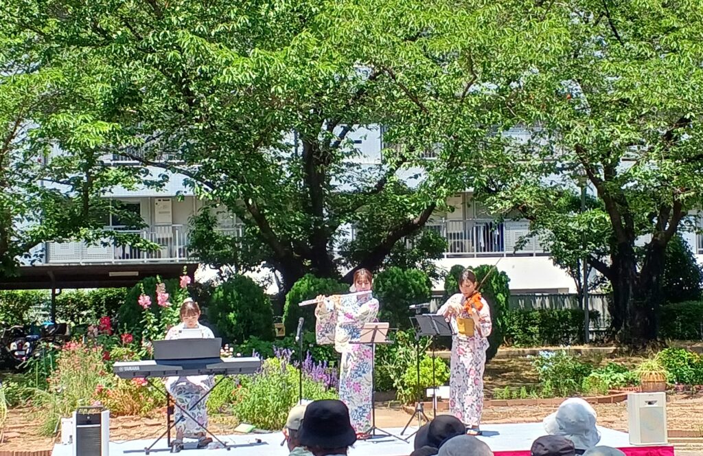 ひるどきコンサート　　福井菜生さん（フルート）・山口　珠奈さん（ピアノ）